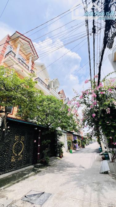 Nhà đẹp hẻm nhựa 8m, thông đường Huỳnh Thị Hai và Nguyễn Ảnh Thủ, 4.5*15m, Nhỉnh 5 Tỷ