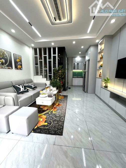 Nhà Mới Xây, 38M2 5T Thang Máy, Cạnh Vincom Bà Triệu, Ngõ Thông Rộng, Chỉ 14.2 tỷ