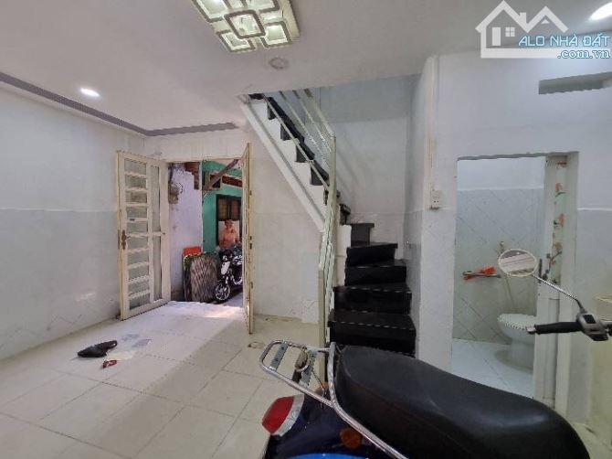 2 MẶT HẺM TRƯỚC SAU - HẺM 3M NGAY NGUYỄN CHÍ THANH Q.10 - 3 TẦNG - 18M2 - CHỈ 3.2 TỶ
