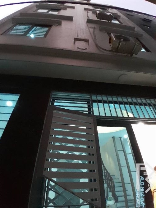 Mậu Lương 40m mt6m 5 tầng thang máy gần phố, ngõ to, di chuyển thuận tiện