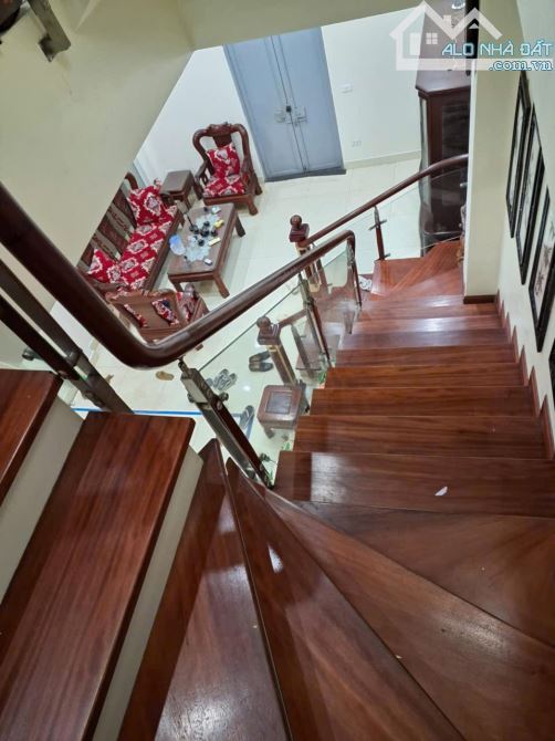 Nhà dân xây Phú Thượng, Mặt ngõ 2 xe tải tránh, 3 thoáng nhà Full gỗ lim, 45m2 nhỉn 5 tỷ