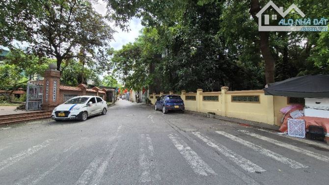 Nguyễn Văn Cừ – Ngõ nông, 20m ra ô tô tránh-NHÀ ĐẸP - DÂN XÂY - KIÊN CỐ - 8.3 tỷ