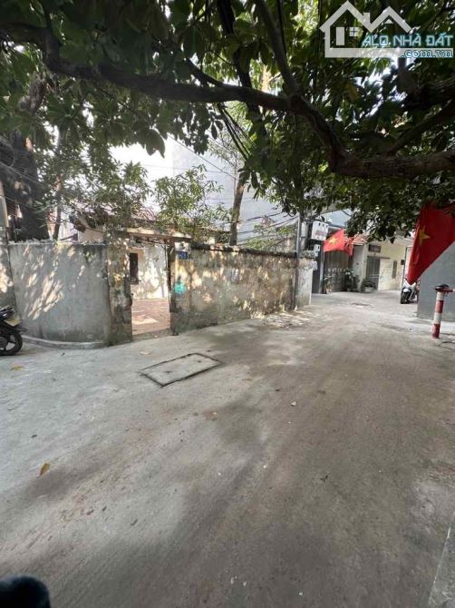 BÁN ĐẤT KHƯƠNG ĐÌNH – GẦN MẶT PHỐ – 75m2 LÔ ĐẸP XÂY CCMN ĐỈNH