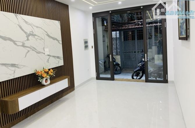 Bán nhà Hào Nam 52m2 phân lô oto tránh 7 tầng thang máy 21.9 tỷ