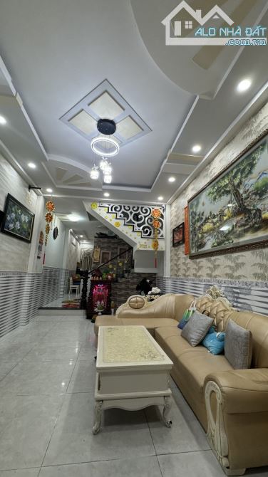 Bán nhà đẹp 3 tầng ,xe hơi đỗ cửa.Cao Lỗ,Quận 8.Giá 8.7 tỷ.