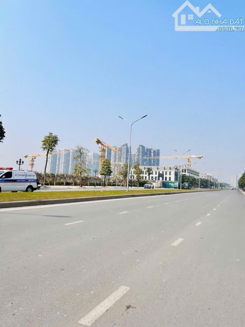 Dương Xá, Mặt đường lớn, Ô tô tránh, Vỉa hè KD, Chia lô 2 mặt tiền, Ở Sướng, Đầu tư Ngon