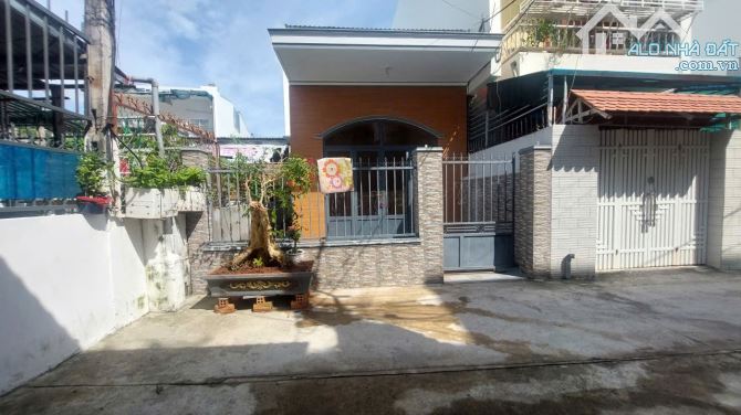 Bán nhà cấp 4 đổ mê đúc hẻm 5m đường Phạm Tu, Vĩnh hải cách biển 1km, dt 94m giá 3ty800