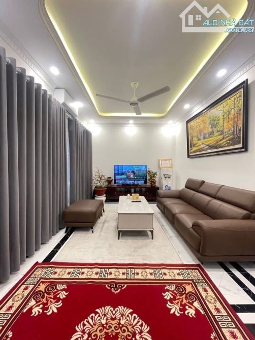 SIÊU PHẨM Ô TÔ ĐỖ GẦN, nhà phố La Khê, Hà Đông, 45m 5 tầng NHỈNH 8 tỷ, THƯƠNG LƯỢNG TỐT.