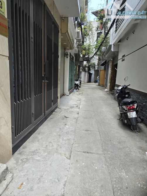 Cho thuê nhà nguyên căn ngõ 4B phố Yên Lạc, phường Vĩnh Tuy, quận Hai Bà Trưng. Dt 40m x