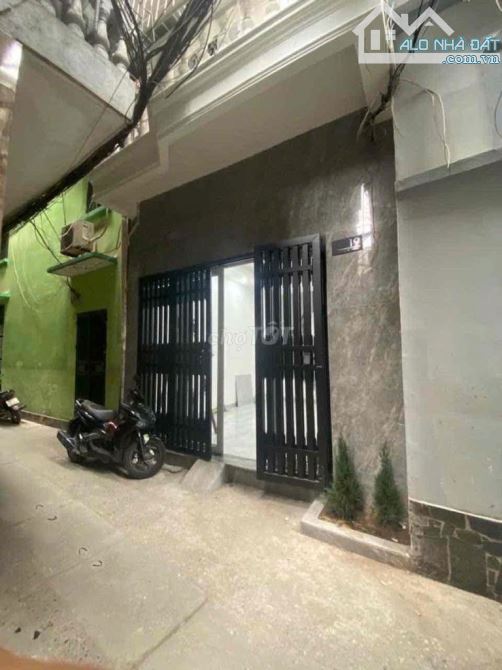 Cho thuê nhà mặt ngõ 114 Vũ Trọng Phụng, Thanh Xuân. DT 45m x 4 tầng, gồm 4 ngủ + 3 vs,