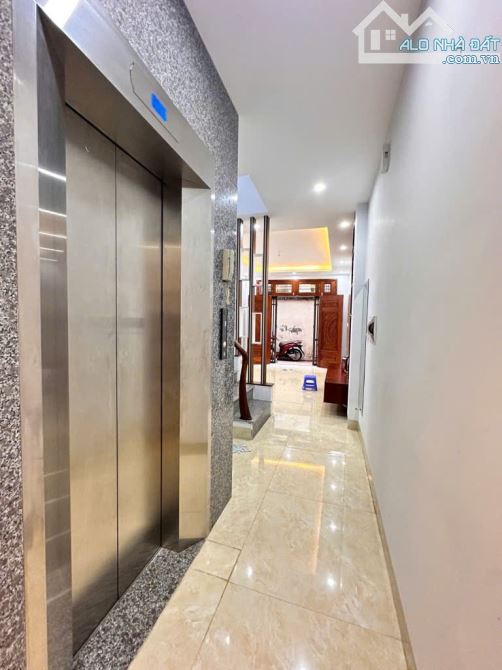 BÁN NHÀ LẠC LONG QUÂN DT 62M - XÂY 6 TẦNG - MT 5.2M - THANG MÁY - LÔ GÓC - GIÁ 12.45 TỶ