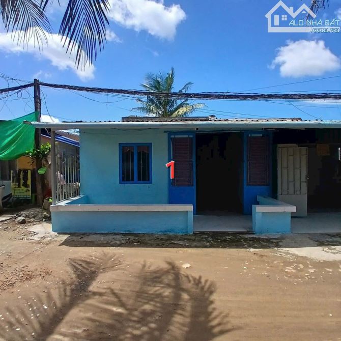 Nhà giá mềm gần khu dân cư 586