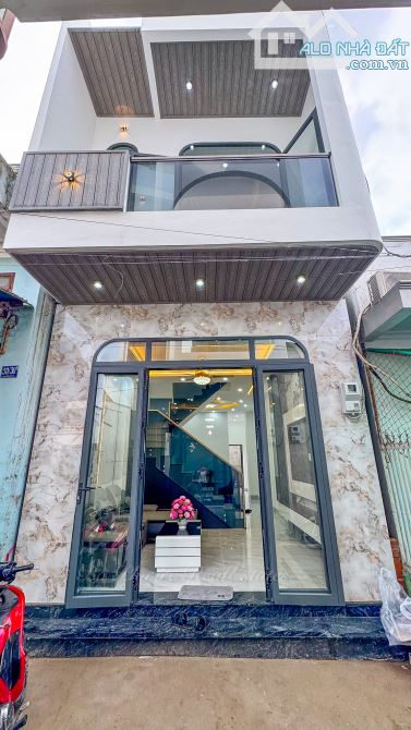 NHÀ TRỆT LẦU HIỆN ĐẠI XÂY MỚI FULL NỘI THẤT HẺM 311 NGUYỄN VĂN CỪ - SỔ HỒNG HOÀN CÔNG - TP