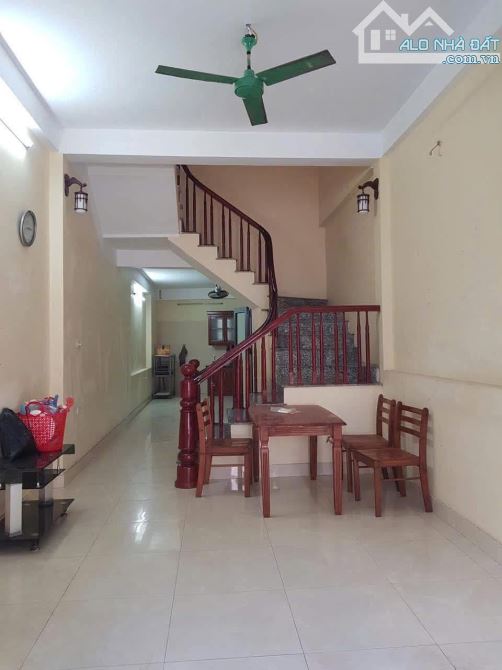 Cho thuê nhà nguyên căn Bắc Cầu- Ngọc Thụy- 50m2- 3 tầng- 6tr