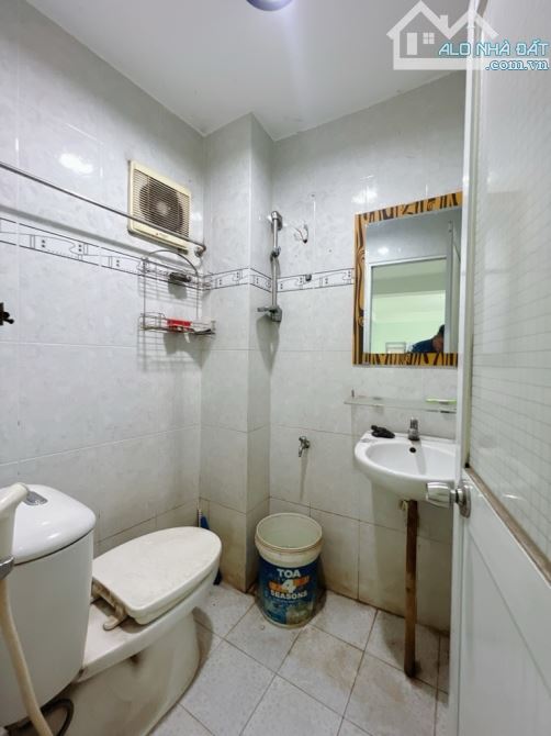 CÁCH MẶT 💵 VÀI BƯỚC CHÂN - NHÀ 5 TẦNG TẠI TÔN ĐẢN F15 - KHU DC HIỆN HỮU KHÔNG QH - 10