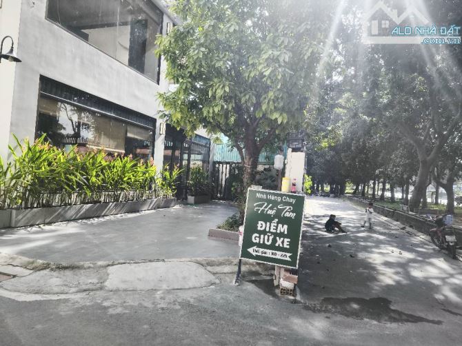 💐SIÊU PHẨM - NHÀ 5 TẦNG NỘI THẤT XỊN XÒ - 5.5X10M - HẺM XE HƠI KHU PHÂN LÔ - CHỈ 6.. TỶ - 10