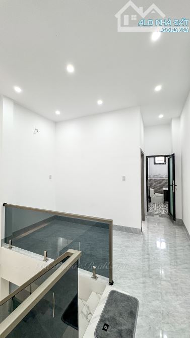 NHÀ TRỆT LẦU HIỆN ĐẠI XÂY MỚI FULL NỘI THẤT HẺM 311 NGUYỄN VĂN CỪ - SỔ HỒNG HOÀN CÔNG - TP - 10