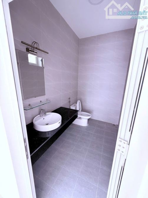 CHO THUÊ hoặc BÁN BIỆT THỰ 3 TẦNG 422m2 MẶT TIỀN ĐƯỜNG NGUYỄN VĂN LƯU (1B) KDC NAM LONG - 11