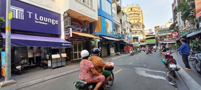 Bán Khách sạn - Ngay Phố Bùi Viện, Quận 1 - DT: 7,4m x 18m - 5 Tầng - Giá: 83 Tỷ - 1