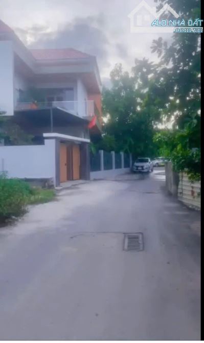 Lô đất mặt tiền Trần Văn Giảng . DT:82,5m . Ngang 5m . Giá : 3tỷ5 thương lượng - 1