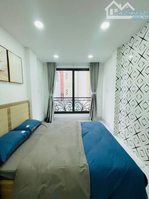KHU PHÂN LÔ TRẦN HƯNG ĐẠO QUẬN 1 - 4 TẦNG MỚI - ĐẦY ĐỦ CÔNG NĂNG - SỔ HỒNG VUÔNG HOÀN C - 1