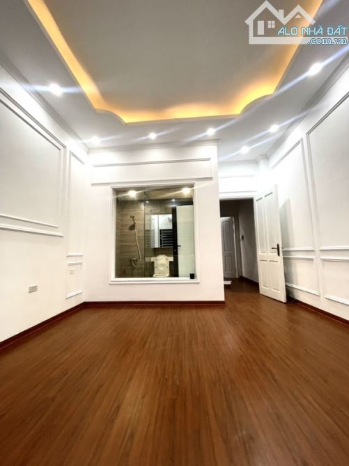 Bán nhà Cổ Linh, DT 40m, 4 tầng, ô tô đỗ trước nhà, giá 5,8 tỷ. - 1