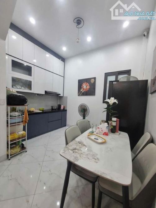 BÁN NHÀ ĐỖ NHUẬN 35M X 5 TẦNG X MT 4M X 7,55 TỶ NGÕ THÔNG, Ô TÔ ĐỖ CỬA, FULL ĐỒ, DÂN XÂY - 1