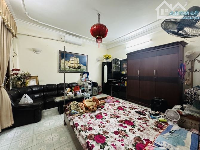 Bán nhà phố Đào Tấn, mặt ngõ ô tô kinh doanh, 35m2 x 3 tầng, mặt tiền 7m, bán hàng, 11 tỷ! - 1