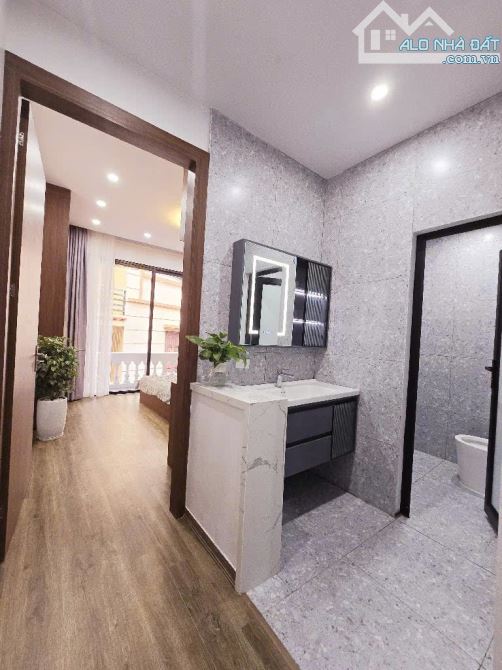 BÁN NHÀ TẠI KHƯƠNG TRUNG THANH XUÂN - 46M2 DÂN XÂY - ĐẸP LONG LANH- TRƯỚC NHÀ RỘNG THOÁNG - 1