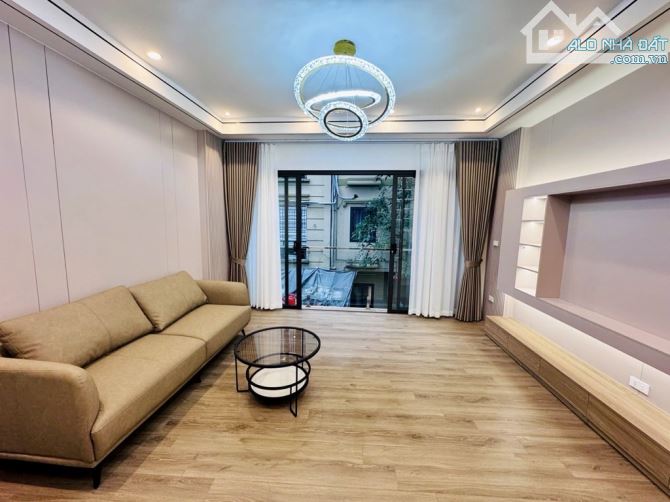 Bán nhà đẹp phố Hoa Lâm, Việt Hưng ô tô đỗ cổng, 6 tầng lung linh, giá chào 6,95 tỷ - 1
