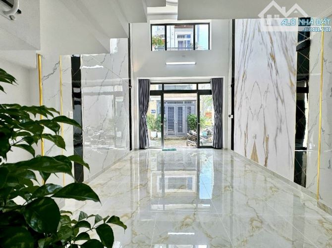 Bán nhà đẹp tặng full nội thất - Thống Nhất - Ngã 4 Xóm Mới - HxH thông - 5 tầng 4PN - 1