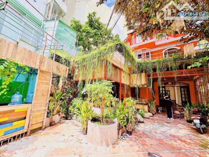 Biệt thự sân vườn 201A Nam Kỳ Khởi Nghĩa Quận 3 15x25m 2 lầu Giá thuê 130 triệu - 1