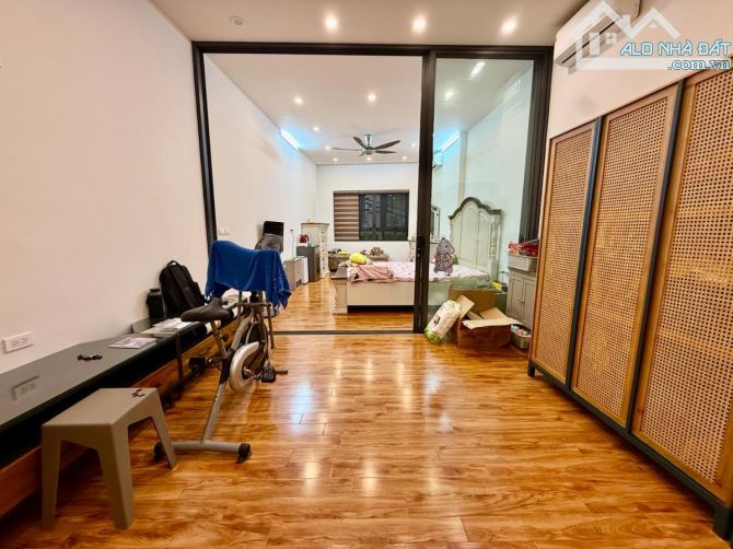 NHÀ ĐẸP THÁI HÀ Ở NGAY - NỞ HẬU - FULL NỘI THẤT - DT RỘNG - TIỆN ÍCH - 1