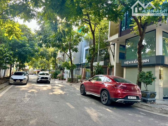 Đất đẹp hiếm đường 6m vỉa hè thoáng khu tái định cư Thạch Bàn DT 61m2 . Giá 12.5 tỷ - 1