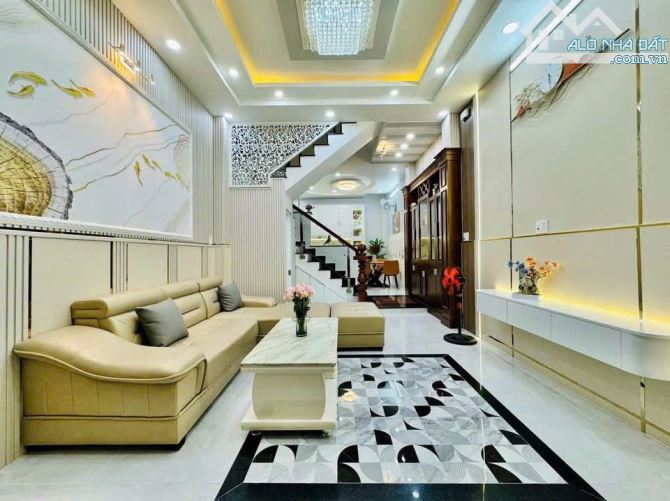 Đi nước ngoài định cư bán gấp nhà ở đường Trần Quốc Toản, phường Võ Thị Sáu, quận 3, giá 3 - 1