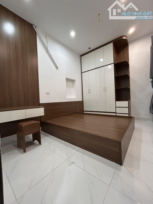 Bán nhà Tôn Đức Thắng, Gần hồ Văn Chương, Lô góc 2 thoáng, có ban công,5 tầng đủ công năng - 1