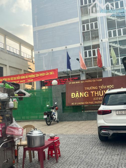 mặt tiền Huỳnh Tấn Phát, đoạn nằm giữa KCX và đường Bùi Văn Ba, đối diện ngân hàng MBBank - 1