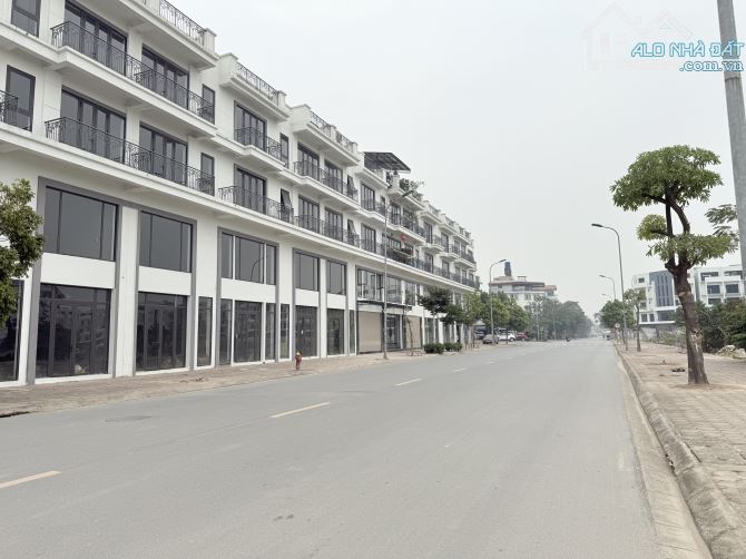 Cần bán gấp căn Shophouse Metropolitan  hai mặt đường trước sau mặt đường Nguyễn Mậu Tài - 1