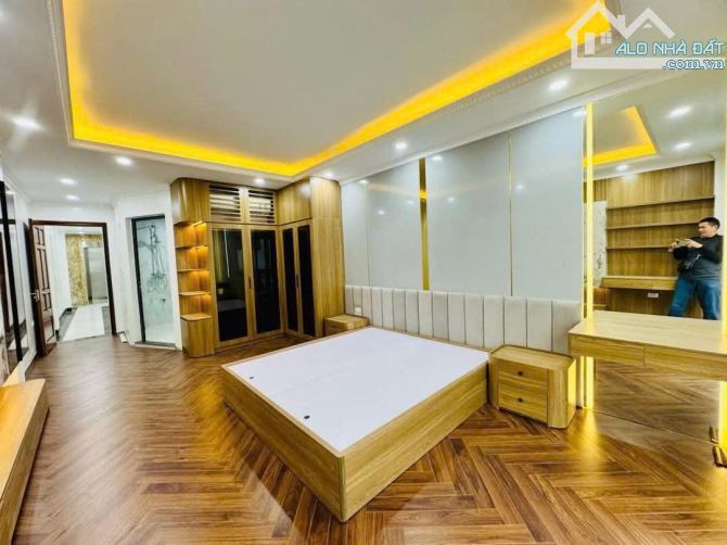 PHẠM VĂN ĐỒNG, 51m2, DÂN XÂY - NGÕ THÔNG - VIEW BIỆT THỰ Giá 9.5T (còn thương lượng) - 1