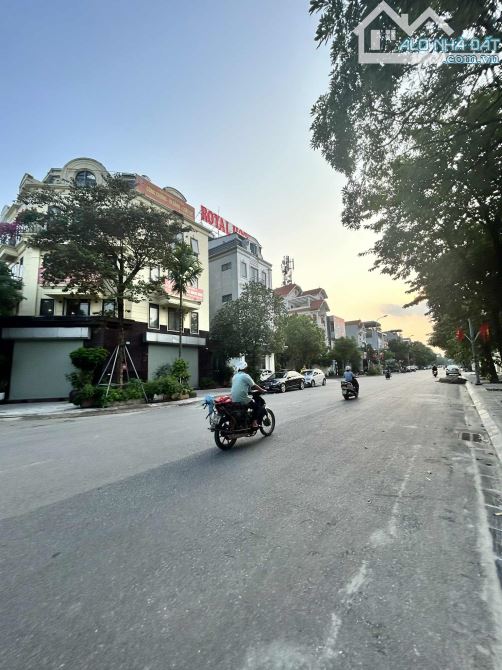 Thanh Khoản gấp nhà phố nguyên căn 4 tầng 90m2 mtien 6m đường nhựa 11m gần hồ Gia Lâm - 1