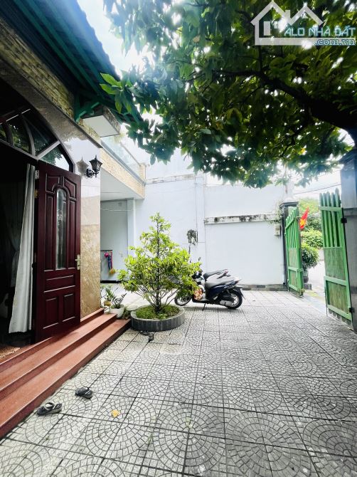 Bán BIỆT THỰ Mặt tiền đường số 10 LINH XUÂN THỦ ĐỨC DT: 185m2 Giá 10.5 Tỷ - 1