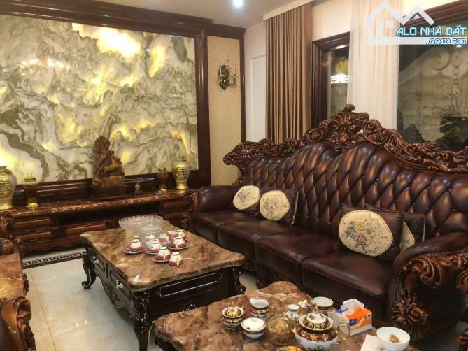 BÁN GẤP NHÀ BIỆT THỰ CẦU GIẤY, ÔTÔ TRÁNH, VỈA HÈ, 5 TẦNG, MT RỘNG, DT 86M2 CHỈ 31 TỶ - 1