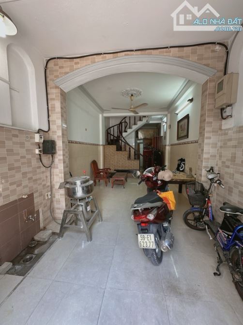 3 TẦNG -ĐẤT THÁNH- P6, Q TÂN BÌNH- GIÁP Q10 - CÔNG VIÊN LÊ THỊ RIÊNG -DT: 38M2- 5 TỶ 9 - 1