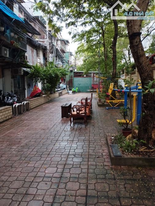 Bán Nhà Tập Thể Phố 8/3 20M - Tầng 2 Giá 2 Tỷ. Full nội thất - 1