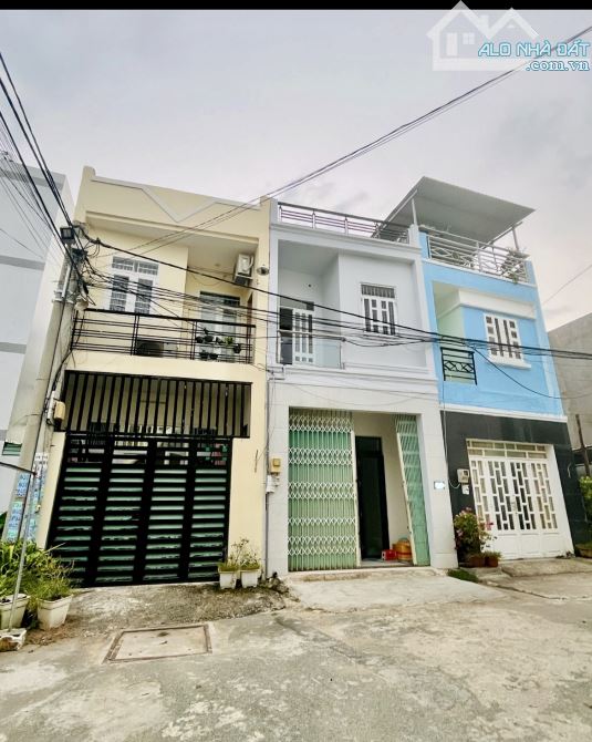 🏡 GIẢM 400tr CÒN  3,7 t  ( có bớt )  NHÀ 2 TÂNG ĐÚC - HẺM XE HƠI, DTSD  GẦN 100m2-VÕ VĂN - 1
