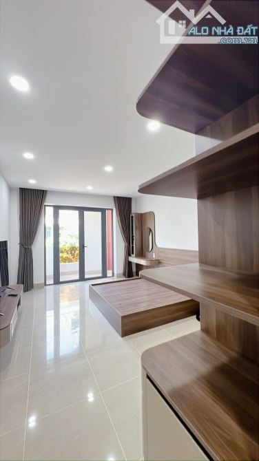 🏡Bán nhà 3 tầng mới mặt tiền đường số 4 Thích Quảng Đức gần vòng xoay Phong Châu, đường r - 1