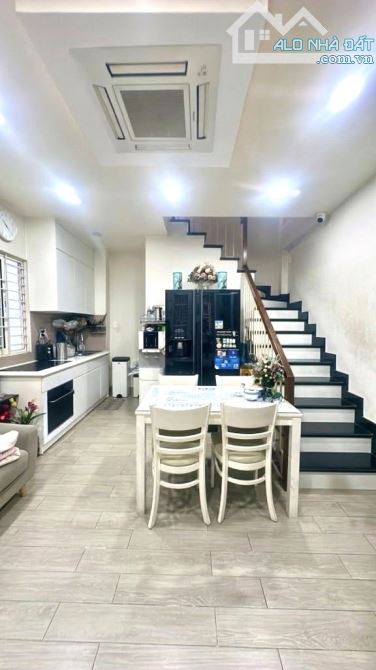 NGUYỄN THỊ THẬP, CHỈ 4,4TỶ, DT 50M2, NHÀ ĐẸP 3 TẦNG, HẺM ÔTÔ KẾ BÊN,GẦN LOTTE - 1