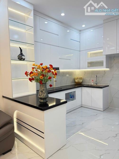 TÂY MỖ TỪ LIÊM - SIÊU PHẨM NHÀ MỚI 5 TẦNG DT 40M2 - MẶT NGÕ OTO GIÁ CHỈ 8 TỶ - 1