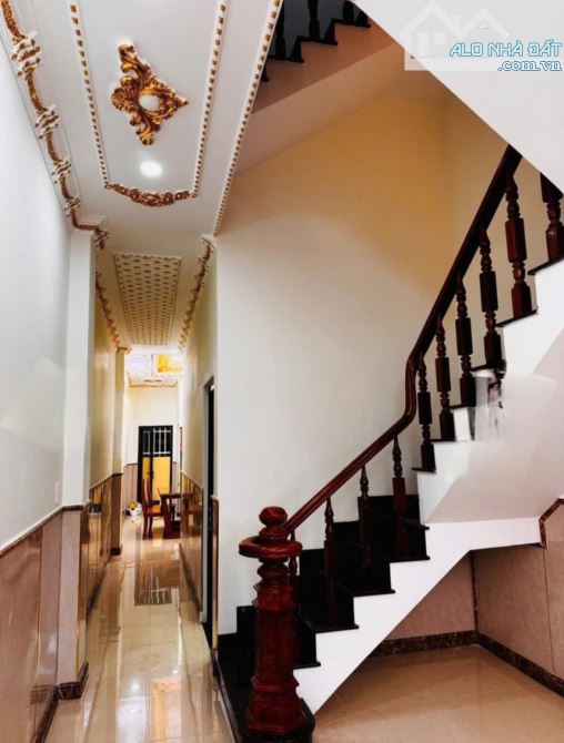 Bán nhà 3 tầng Tân cổ điển, Lái Thiêu, TTHC Thuận An, Nguyễn Văn Tiết chỉ hơn 4tỷ