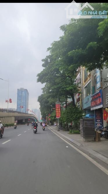 Cần bán nhà mặt phố Nguyễn Chí Thanh căn góc mặt tiền 5m. - 1
